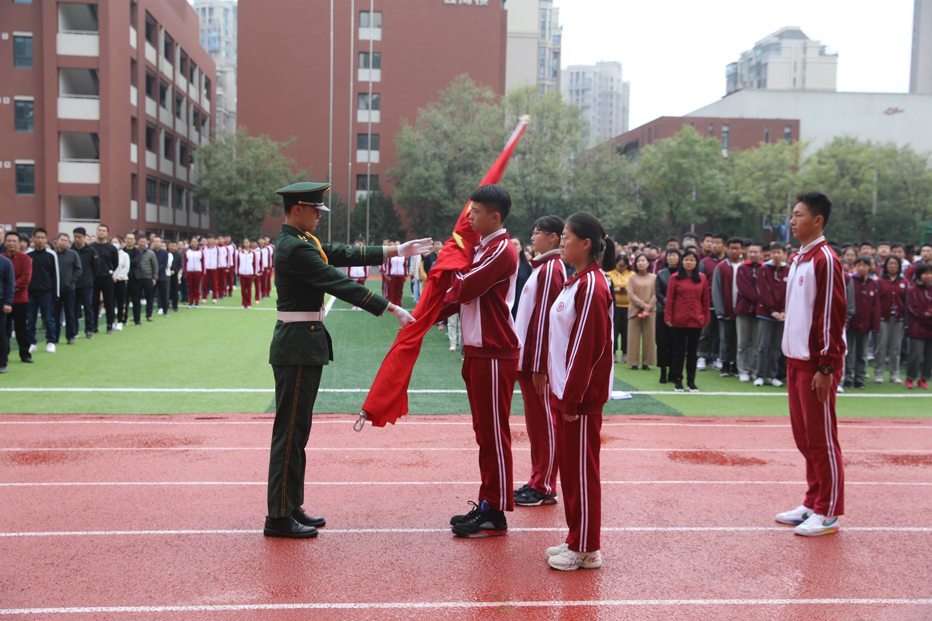 学校举行第五届国旗班换届仪式-北方工业大学