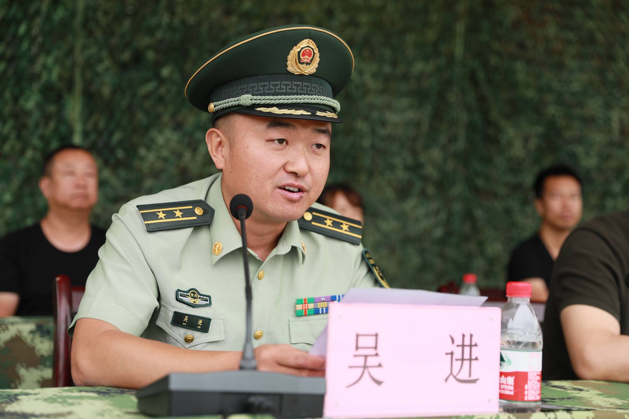 武警西安支队保障部吴部长介绍曲江一中高2019级新生军训情况