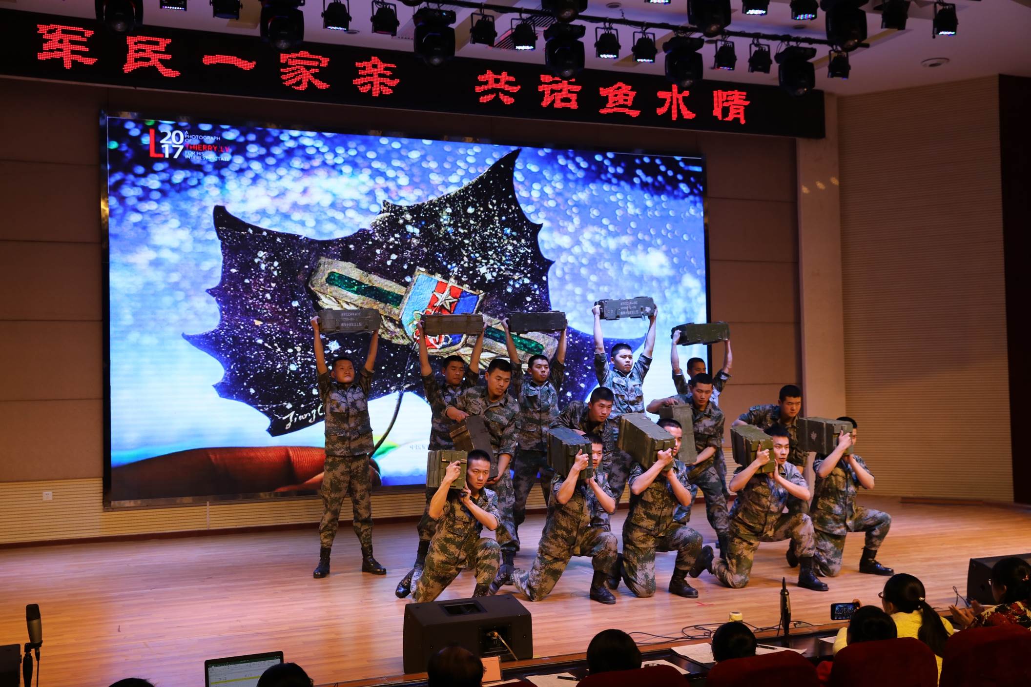 61363部队舞蹈《勇往直前》九年级组三句半《"猪"事大吉贺新春》彭玲