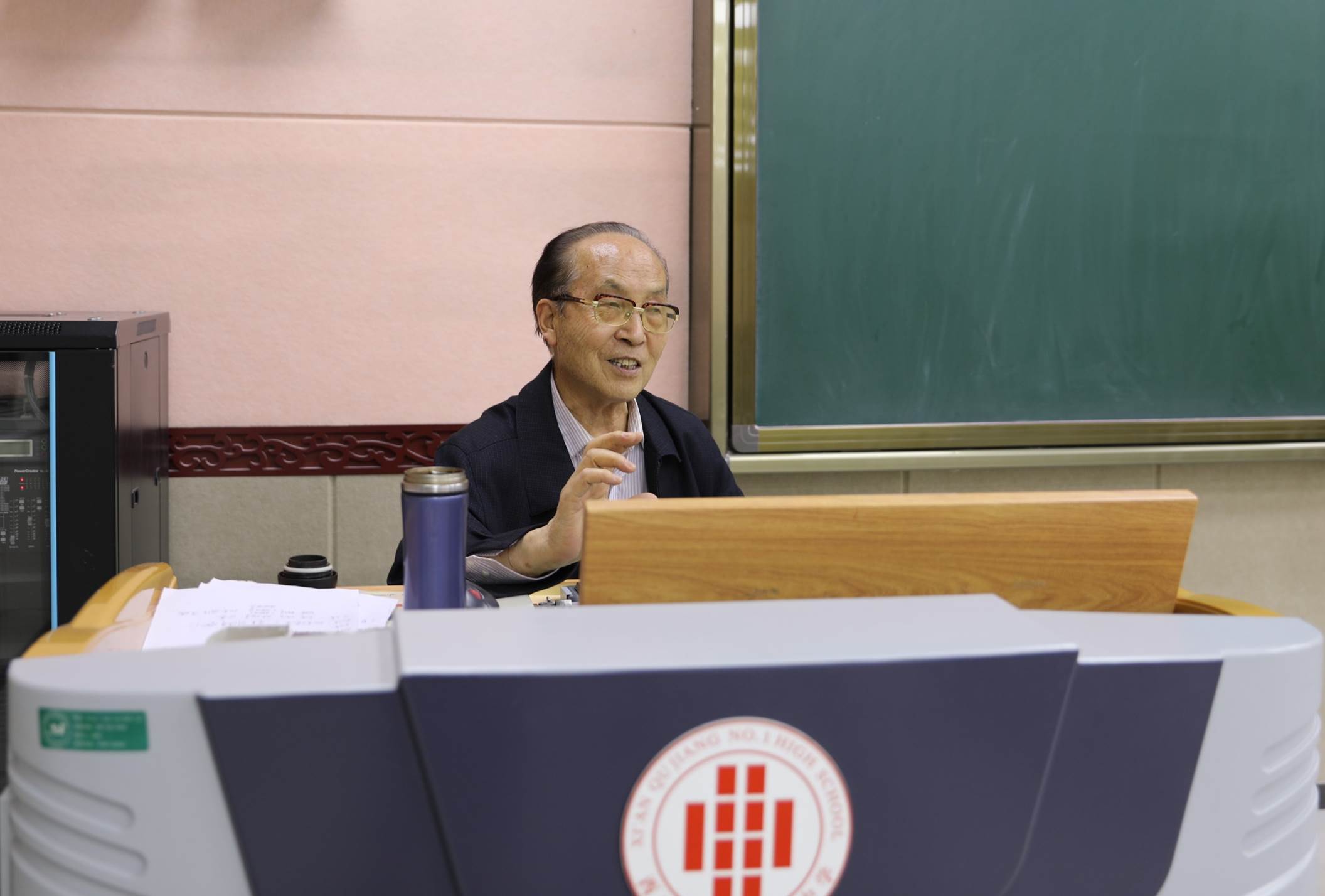 图片包含 室内, 墙壁描述已自动生成